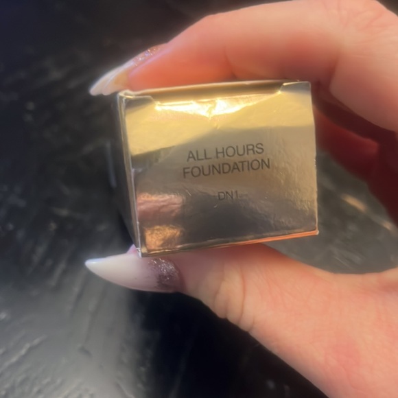 Brand new YSL all hours foundation in the shade DN1 - Picture 7 of 7